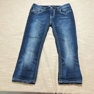 MEK DNM women’s jeans. Super cute capri jeans. Size 28”